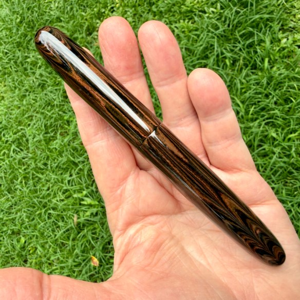 
Zephyr in SEM Honey & Cumberland Ebonite - Medium
