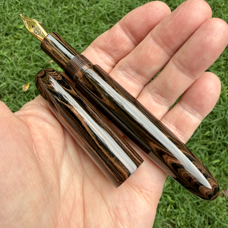Zephyr in SEM Honey & Cumberland Ebonite - Medium
